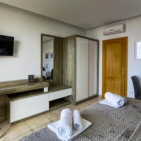 Lenka And Mate Ivanac 아파트 *